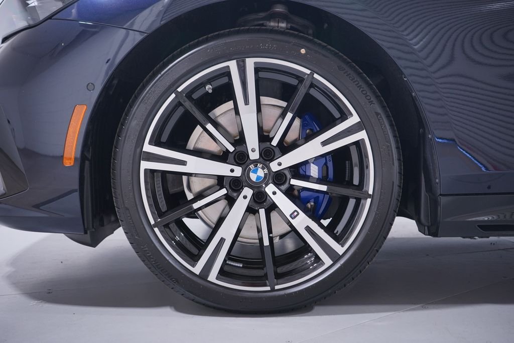 New 2026 Carbon Black Metallic BMW 530i image 2