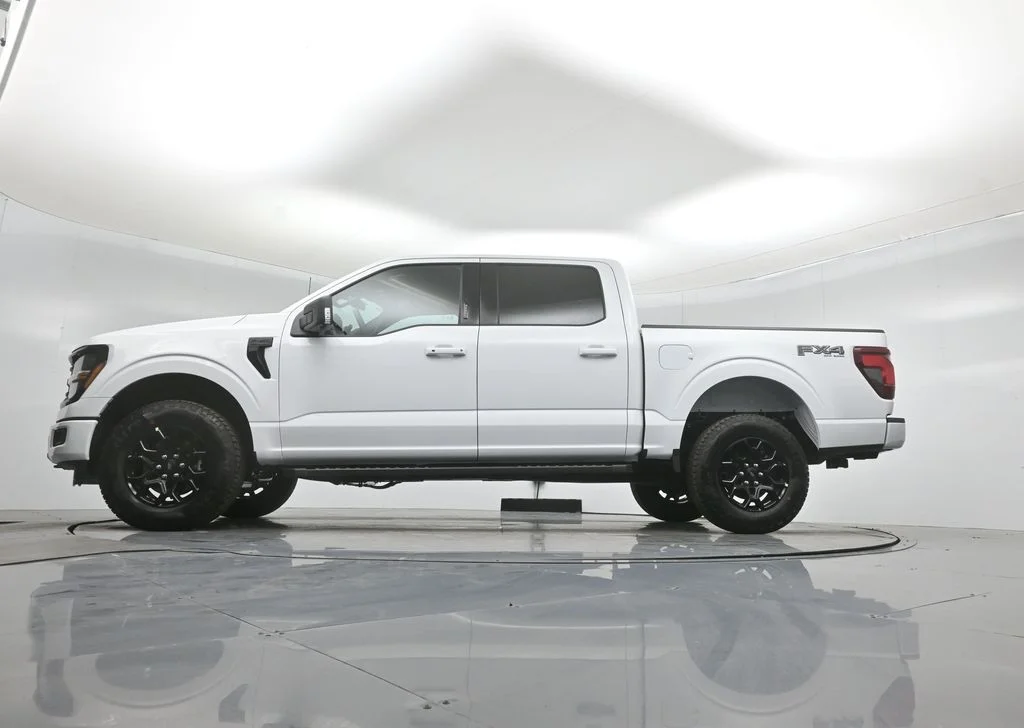 New 2026 Oxford White Ford XLT image 7