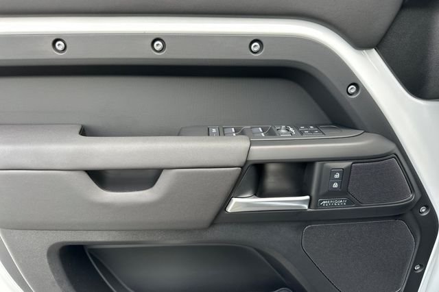 New 2026 Fuji White Land Rover X-Dynamic SE image 10