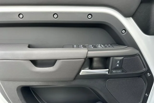 New 2026 Fuji White Land Rover X-Dynamic SE image 10