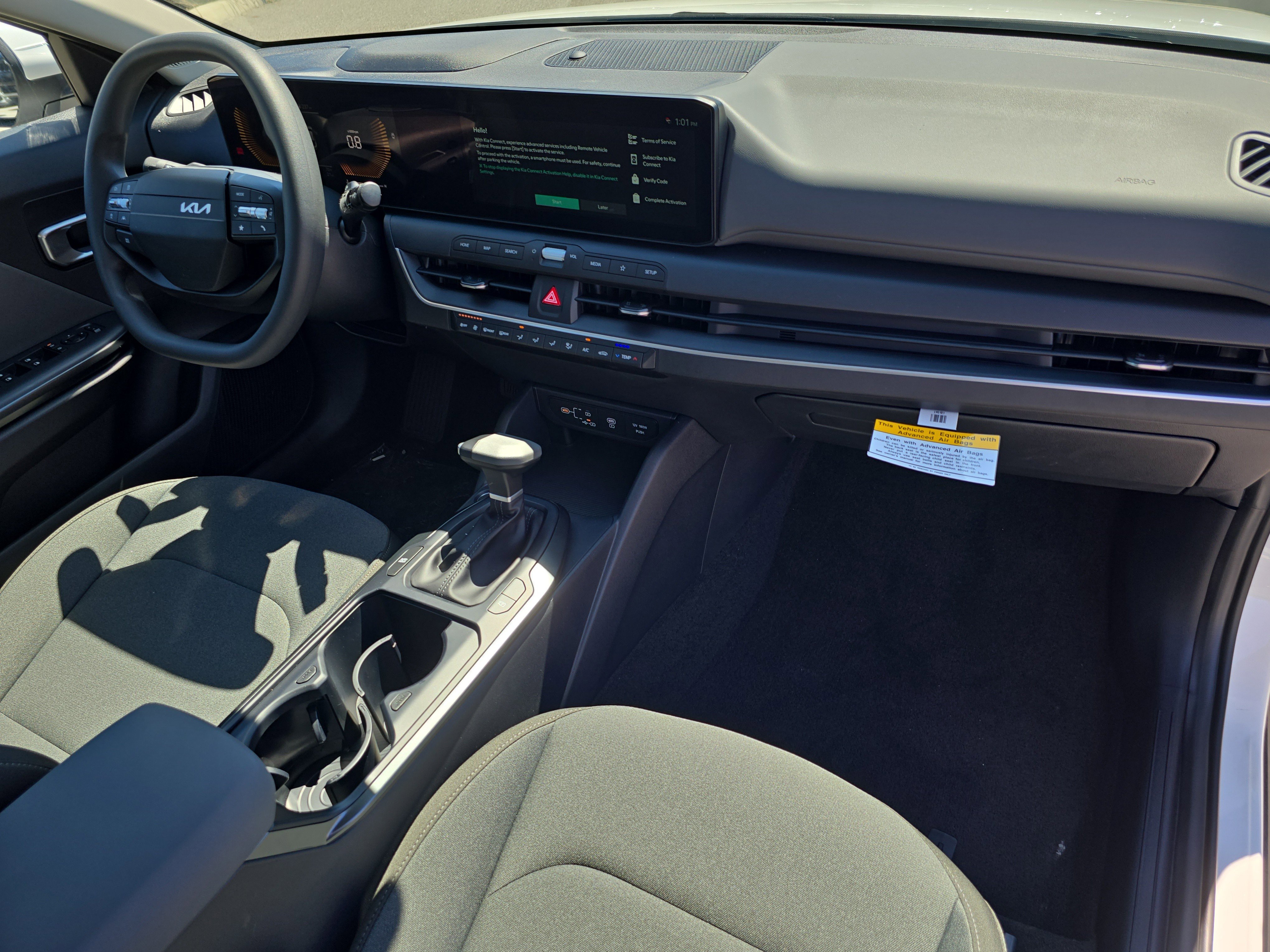 New 2026 Snow White Pearl Kia LXS image 11