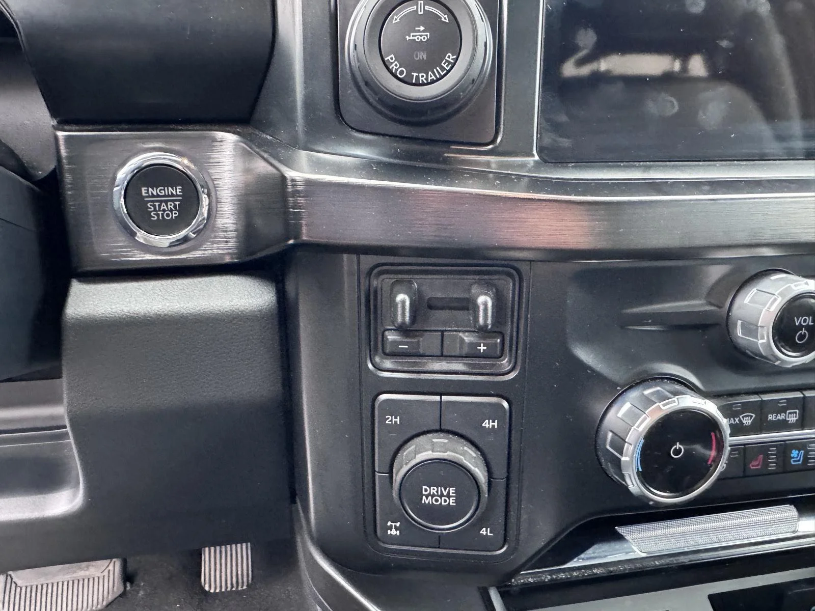 Used 2023 Star White Metallic Tri-Coat Ford Lariat image 17