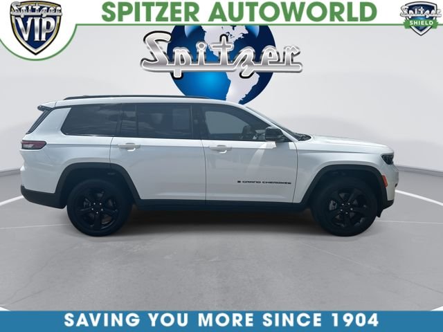 Used 2023 White Jeep Altitude image 10
