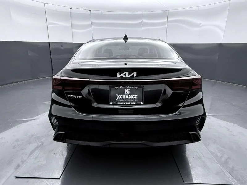 Used 2023  Kia LXS Sedan 4D image 18