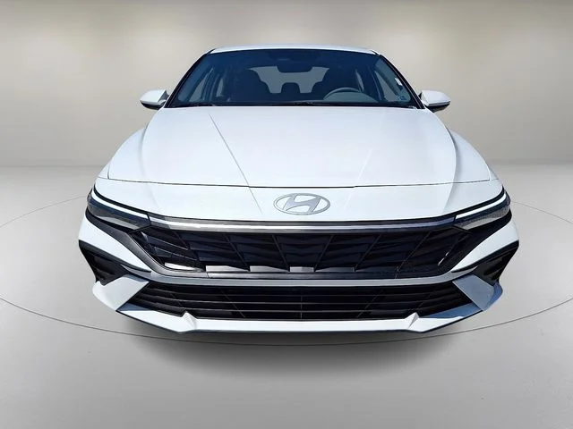 New 2026 White Hyundai SE image 2