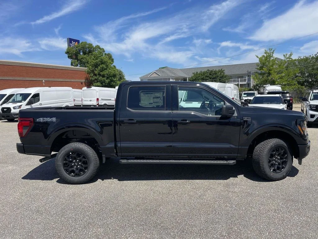 New 2026 Black Ford XLT image 2