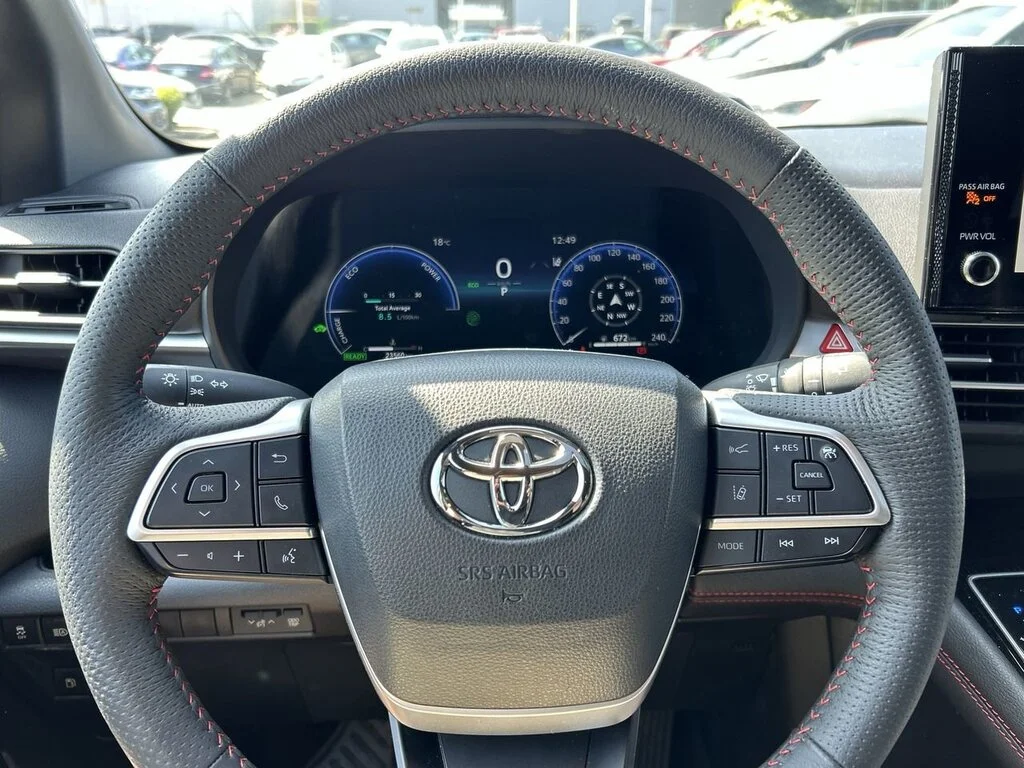 Used 2025  Toyota Sienna XSE AWD 7-Pass Dilawri Certified   Elevate image 22