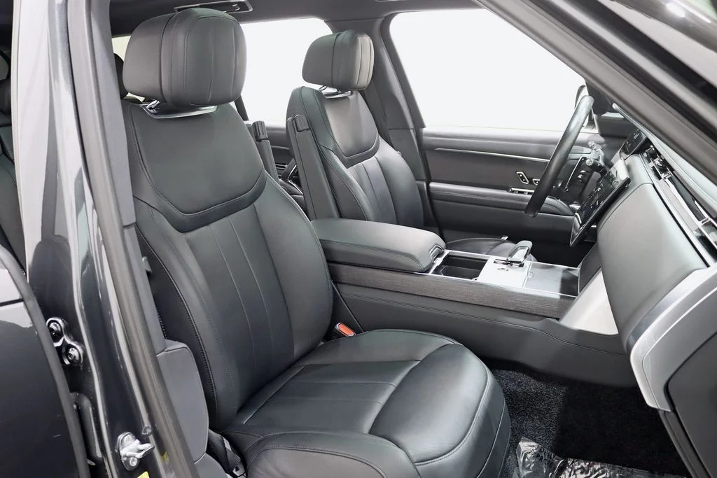 Used 2024 Black Land Rover SE image 30