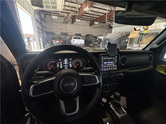 Used 2023 Black Clearcoat Jeep High Altitude 4x4 Crew Cab 5 ft. box image 9
