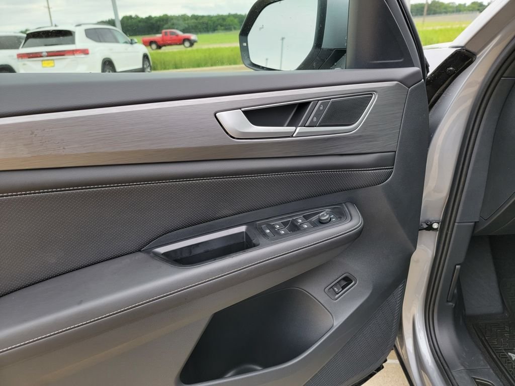 2025 Volkswagen Atlas Cross Sport SE w/Tech - Photo 26