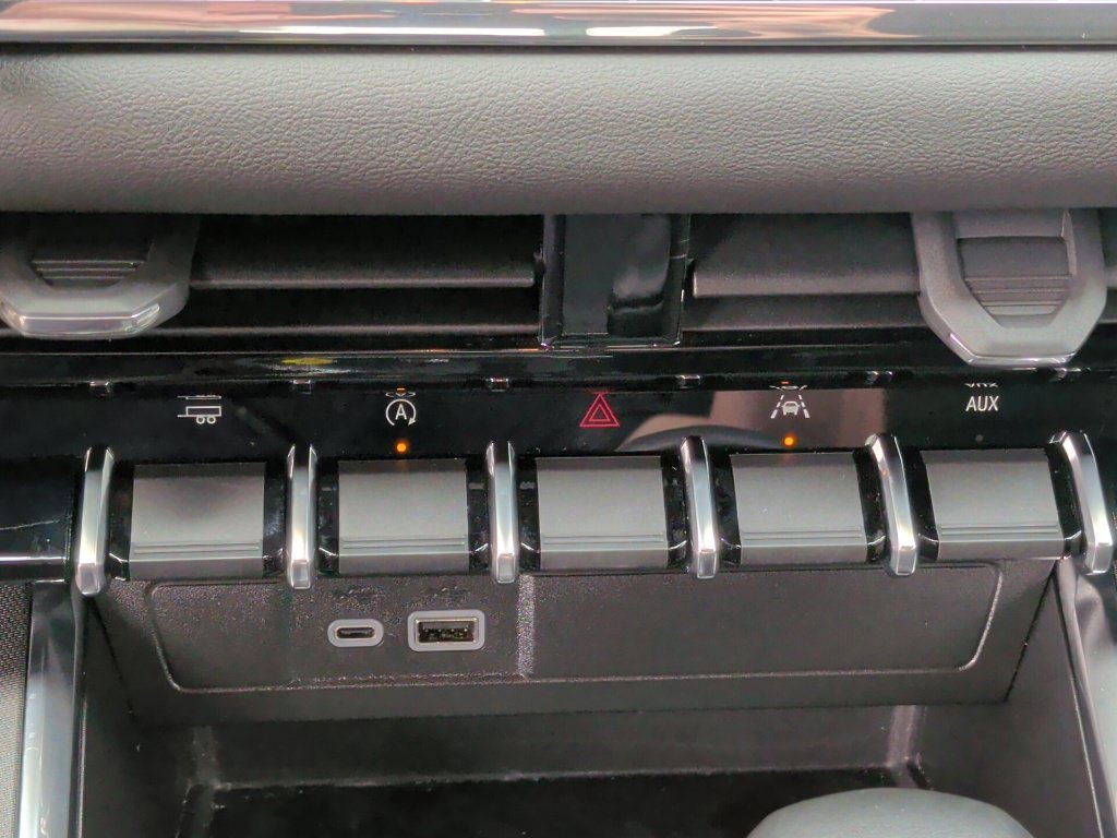 Used 2026  GMC Elevation image 28