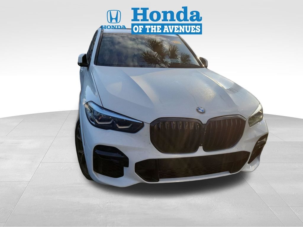 Used 2023 Alpine White BMW sDrive40i image 2