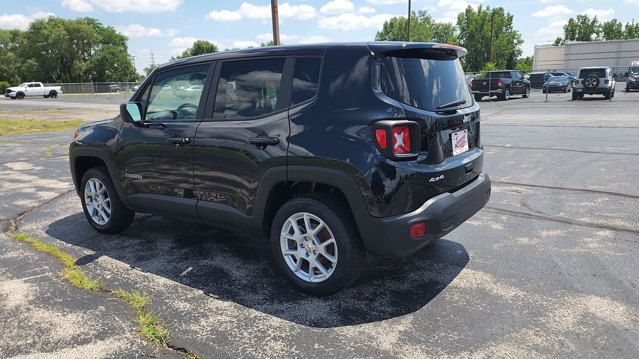 Used 2023 Black Clearcoat Jeep Latitude image 6