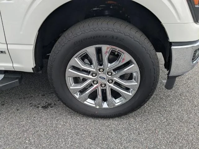 New 2025 Star White Metallic Tri-Coat Ford Lariat image 41