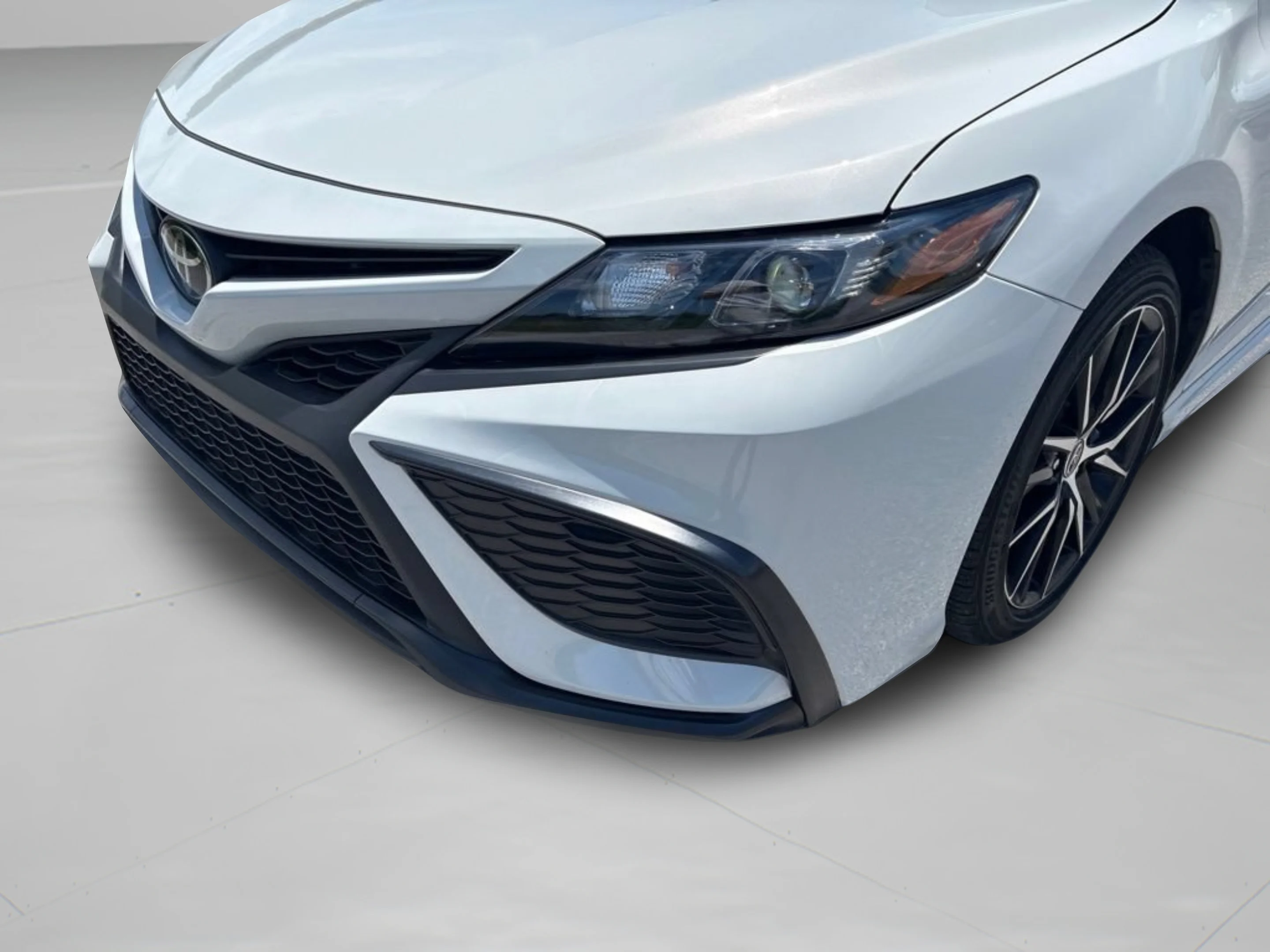Used 2024 Ice Toyota SE image 28