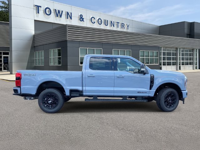 New 2026 Glacier Gray Metallic Tri-Coat Ford Lariat image 3