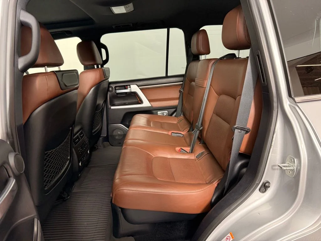 Used 2016 Silver Toyota Base image 16