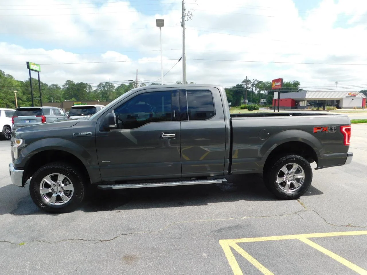 Used 2016 Magnetic Ford 4WD SuperCab 145 in XLT image 5
