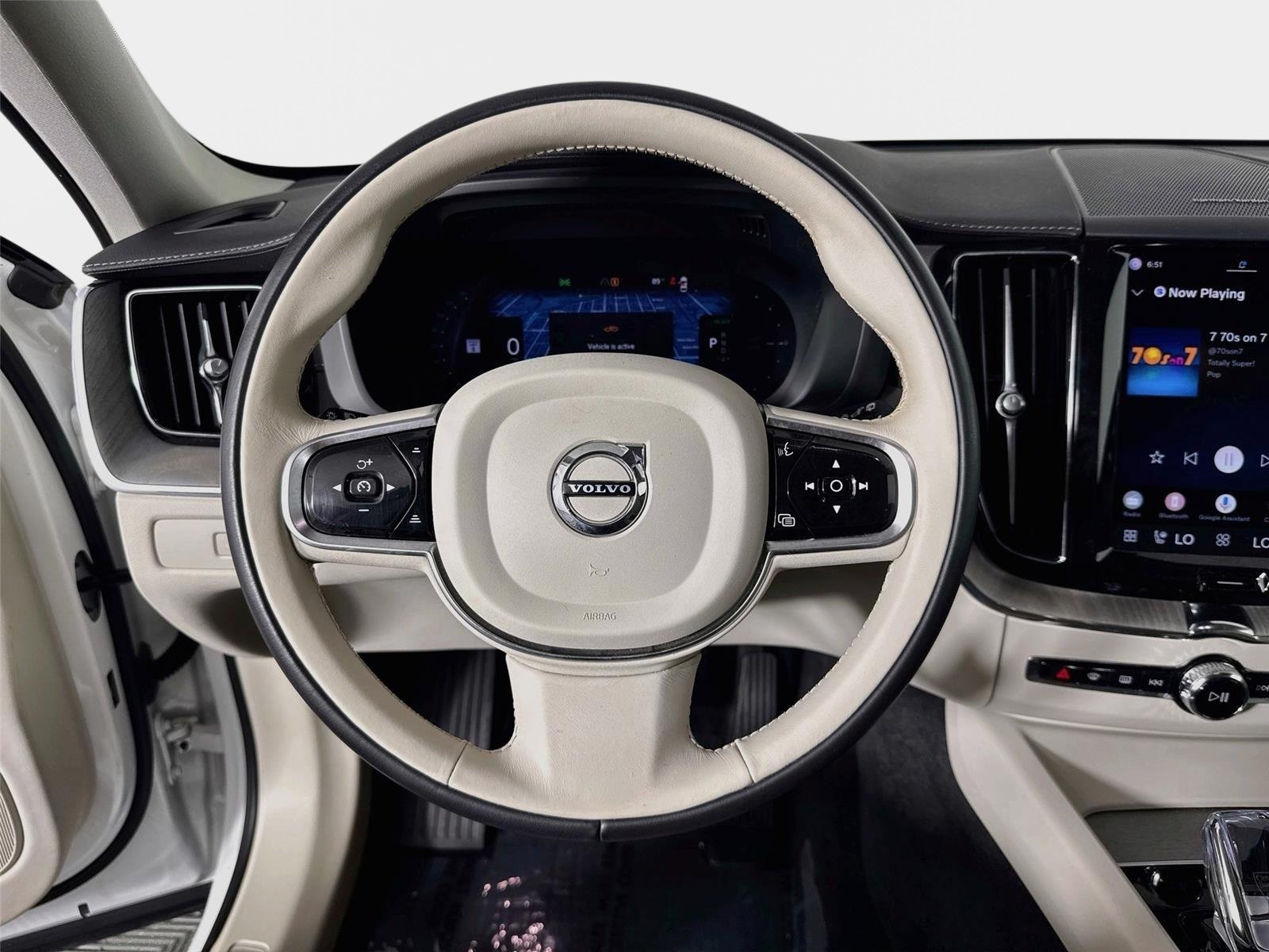 Used 2024 Crystal White Volvo Ultimate Dark Theme image 12