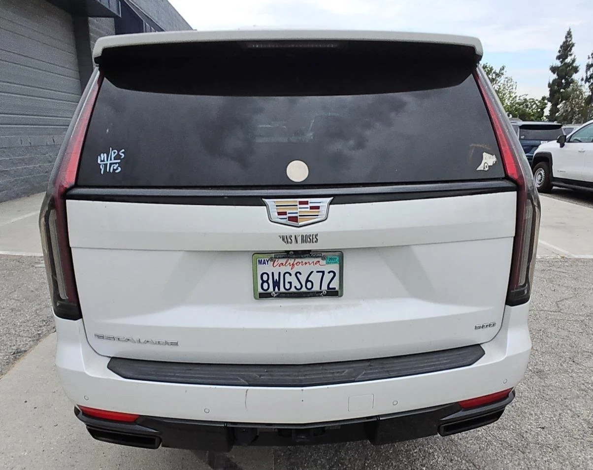 Used 2021 CRYSTAL WHITE TRICOAT Cadillac Sport image 23
