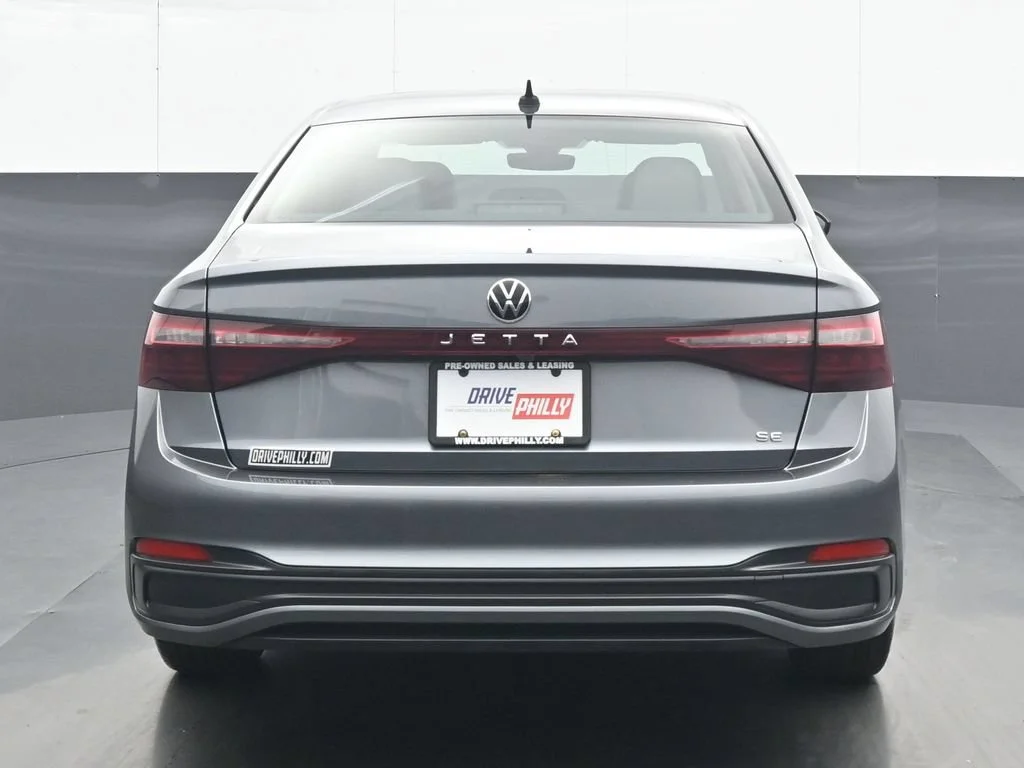 Used 2025 Gray Volkswagen 1.5T SE image 5
