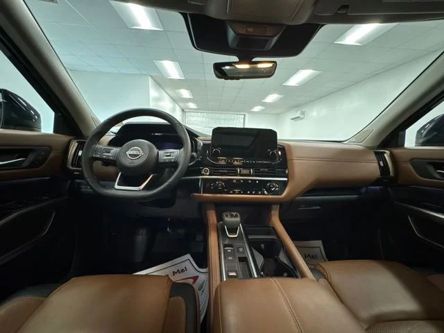 Used 2024 Blue Nissan Platinum image 14