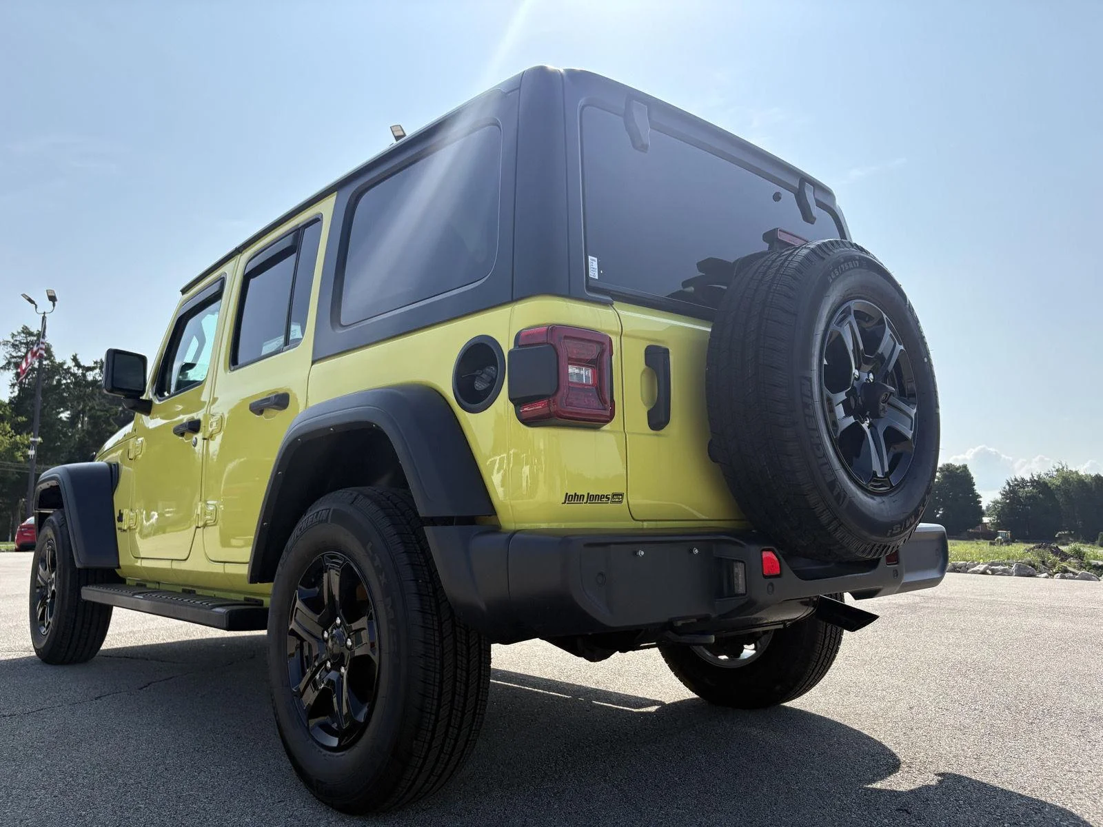 Used 2022 High Velocity Clearcoat Jeep Unlimited Sport S image 18