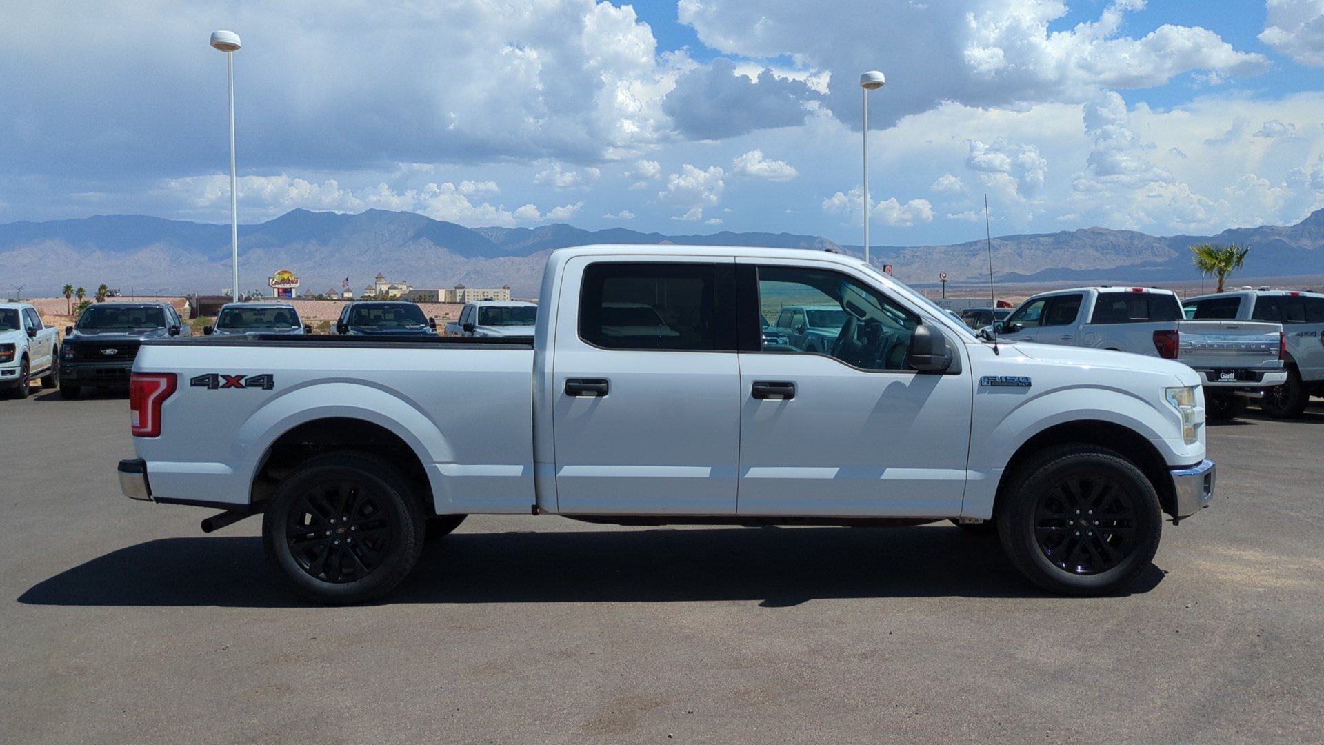 Used 2017 Ehite Ford XL image 2