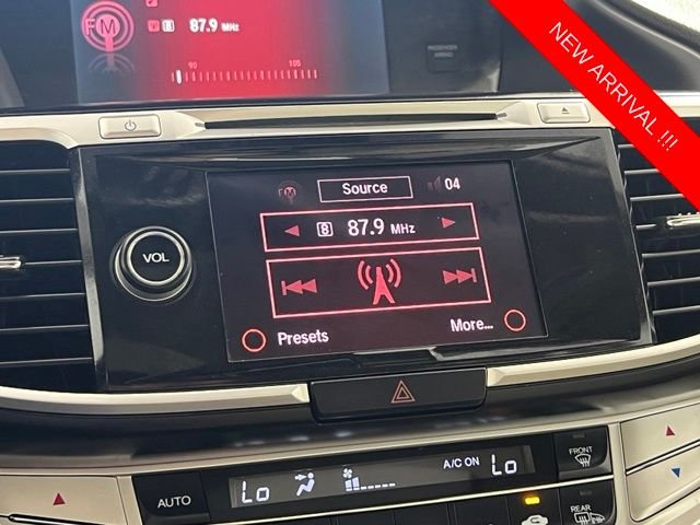 Used 2014 Basque Red Pearl II Honda Touring image 18