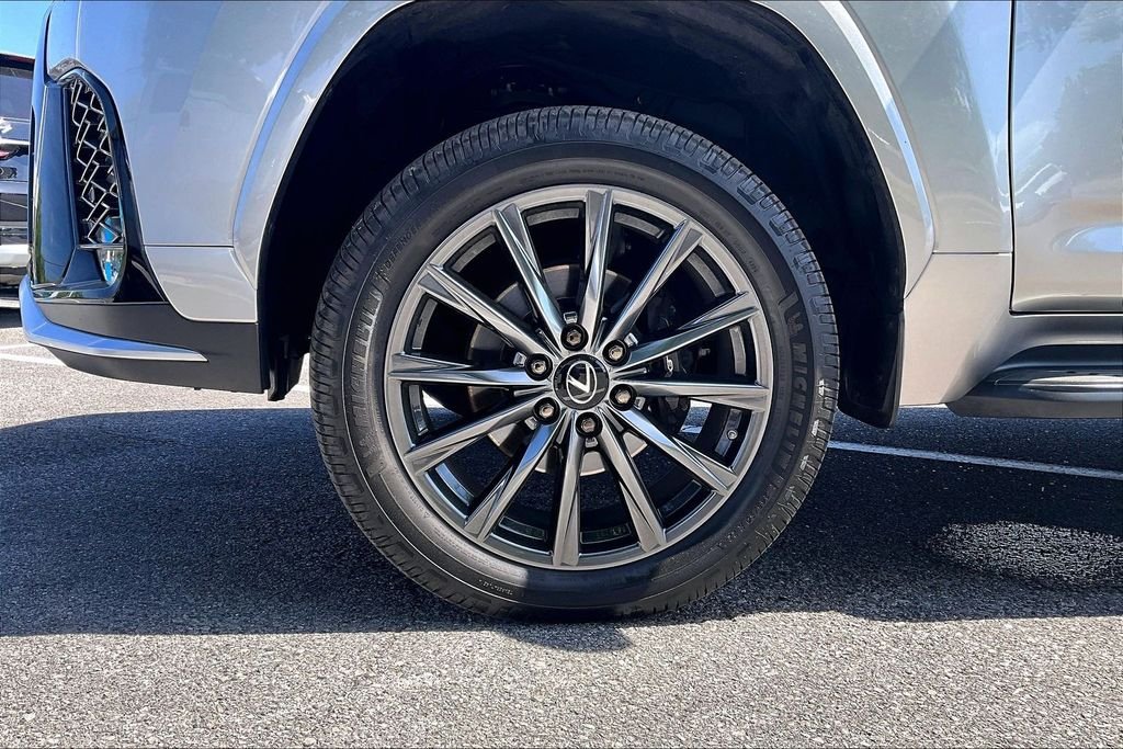 Used 2023 Silver Lexus 600 F SPORT image 34
