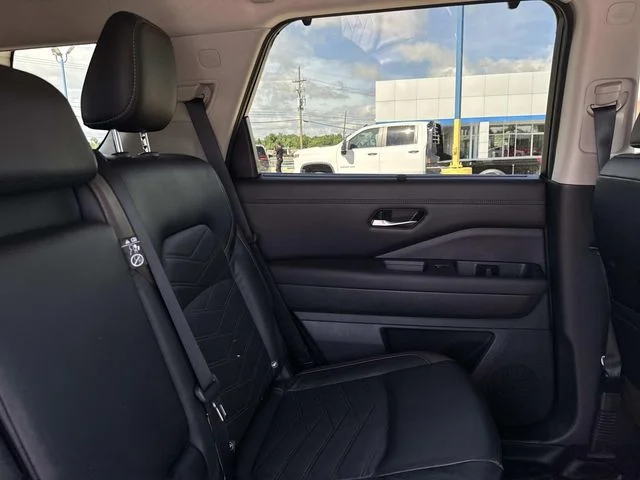 Used 2023 Gray Nissan Platinum image 15