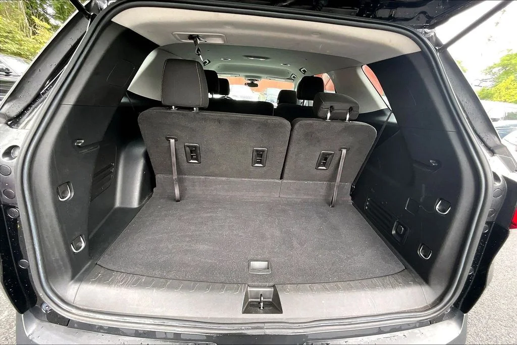 Used 2020 Black Chevrolet LS image 29