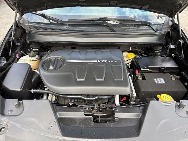 Used 2015 Black Jeep Latitude image 10