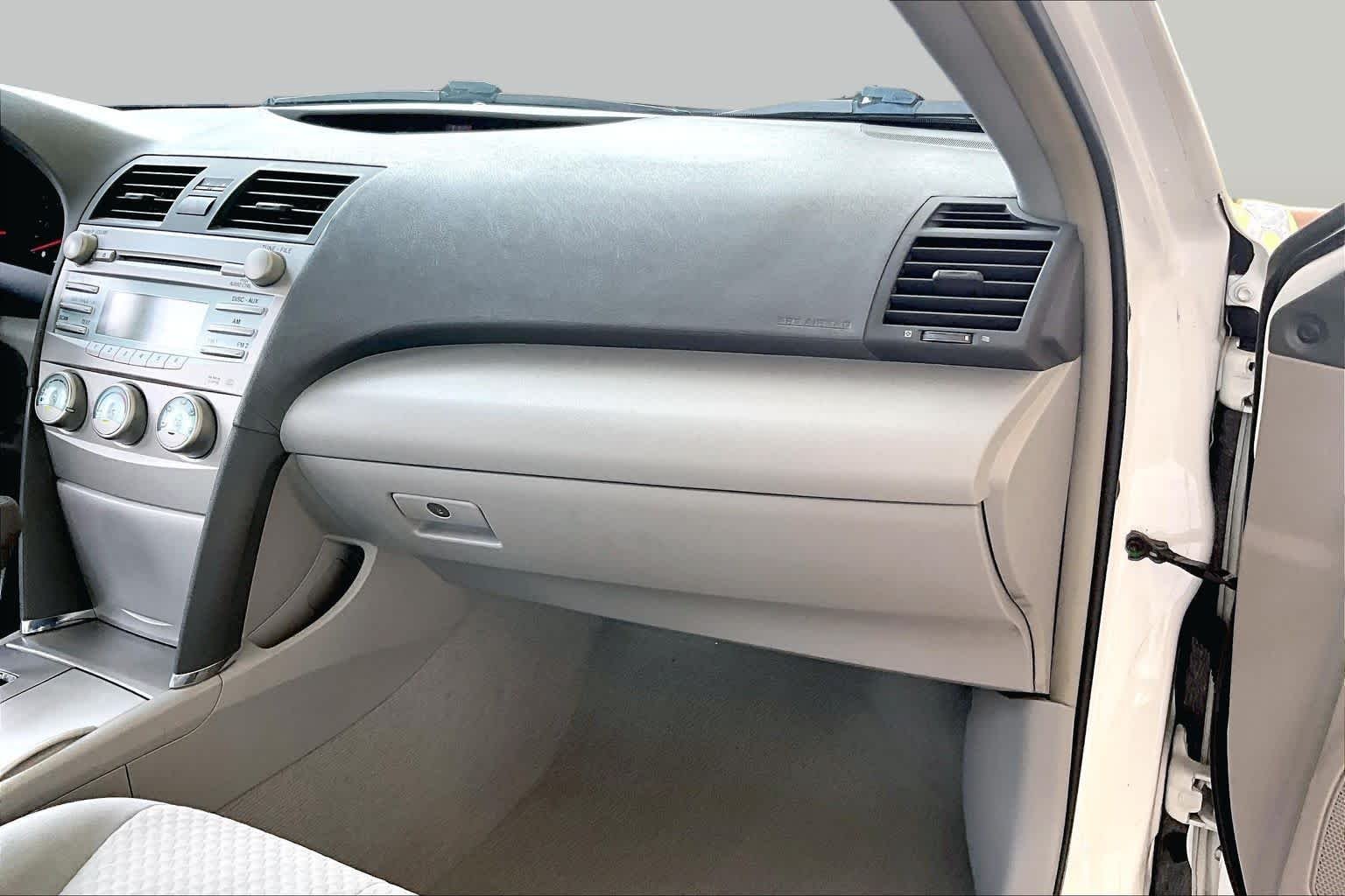 Used 2009 Super White Toyota  image 16