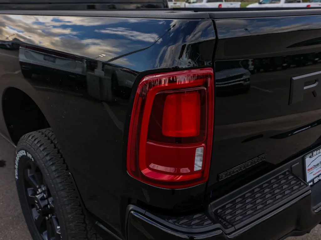 New 2026 Diamond Black Crystal Pearl-Coat Exterior Paint RAM Big Horn Night Edition image 7