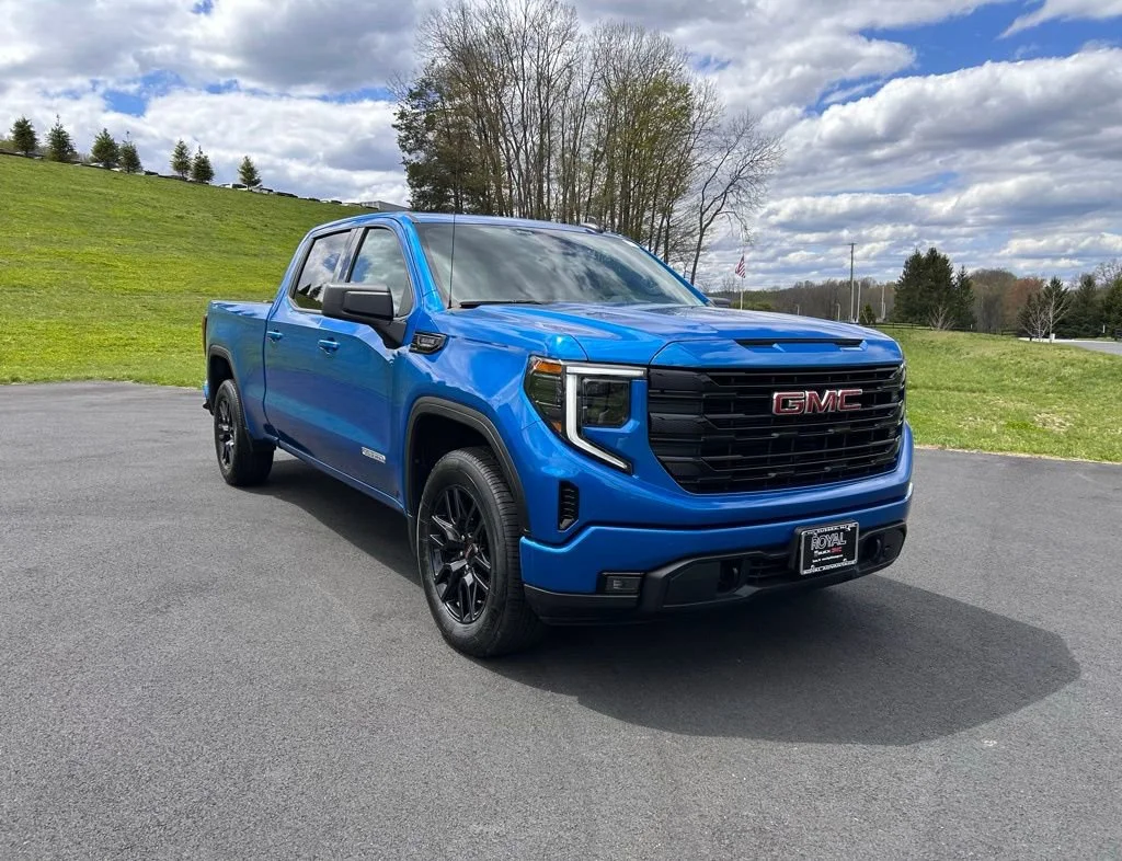 2023 GMC Sierra 4WD Crew Cab Short Box Elevation's photo