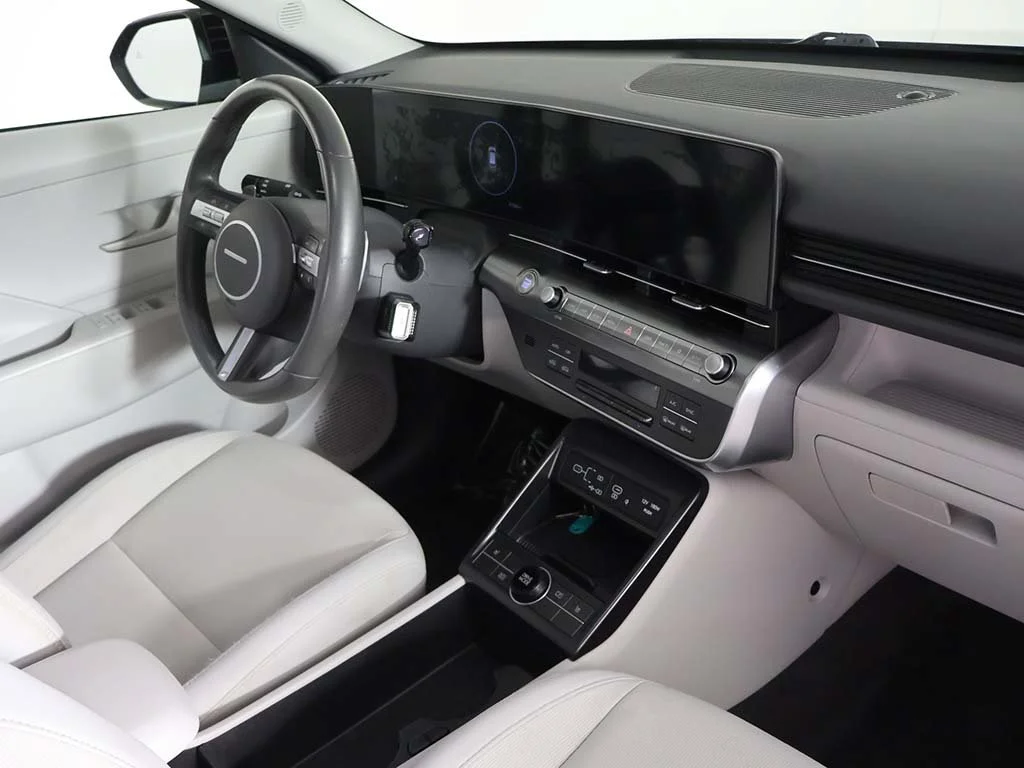 Used 2024 Black Hyundai SEL image 27