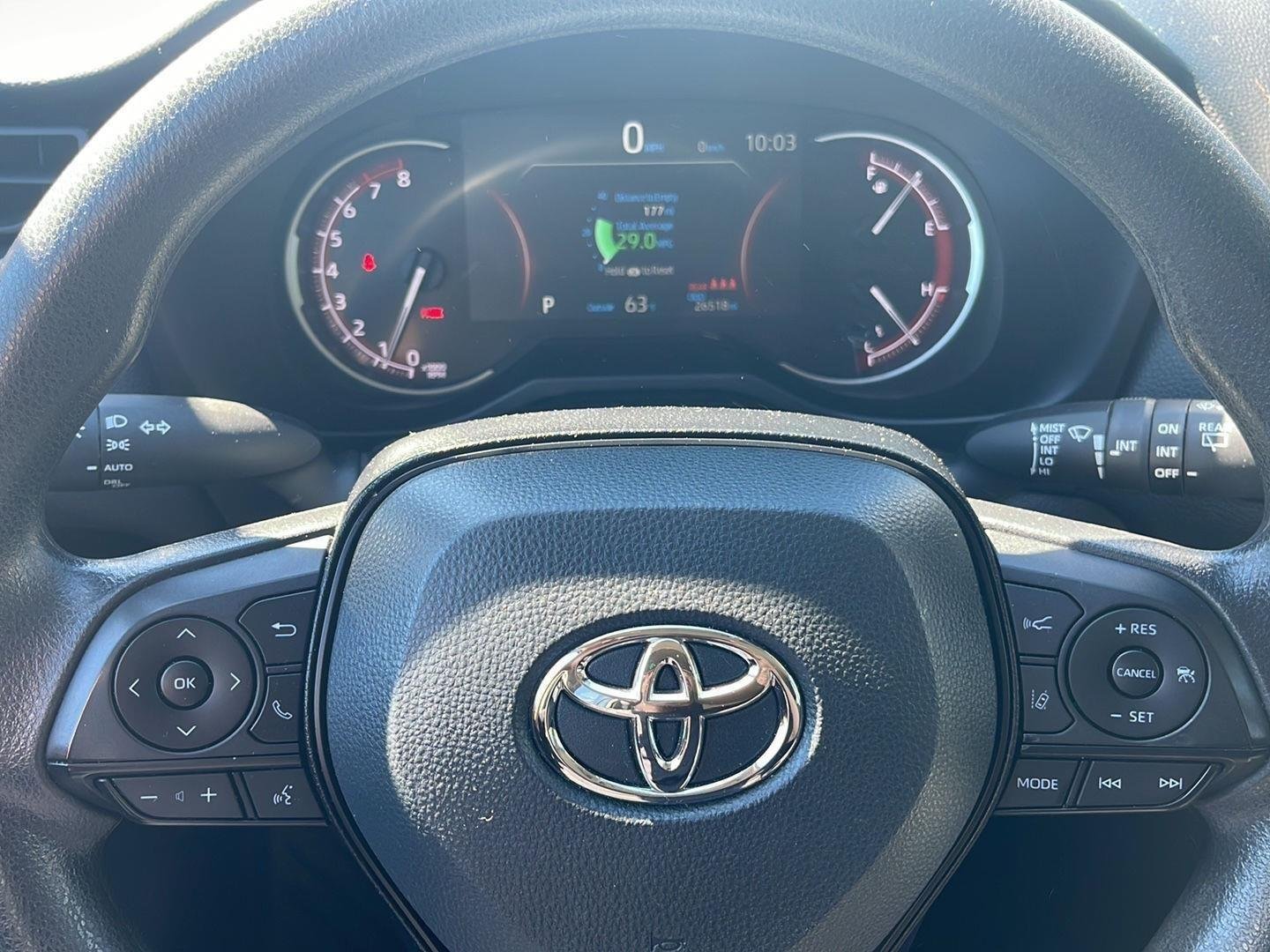 2025 Toyota RAV4 XLE - Photo 25