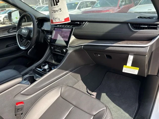 New 2025 White Jeep Limited image 28