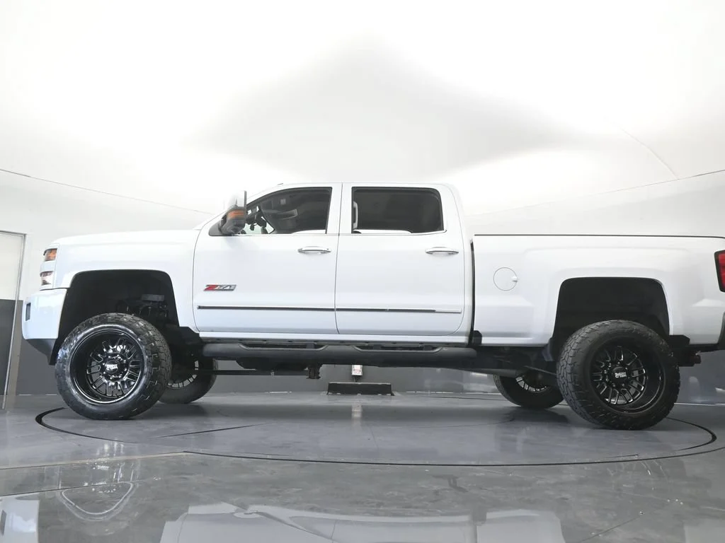 Used 2018 Summit White Chevrolet LTZ image 65