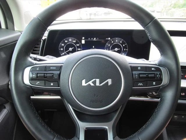 Used 2025 White Kia SX image 22