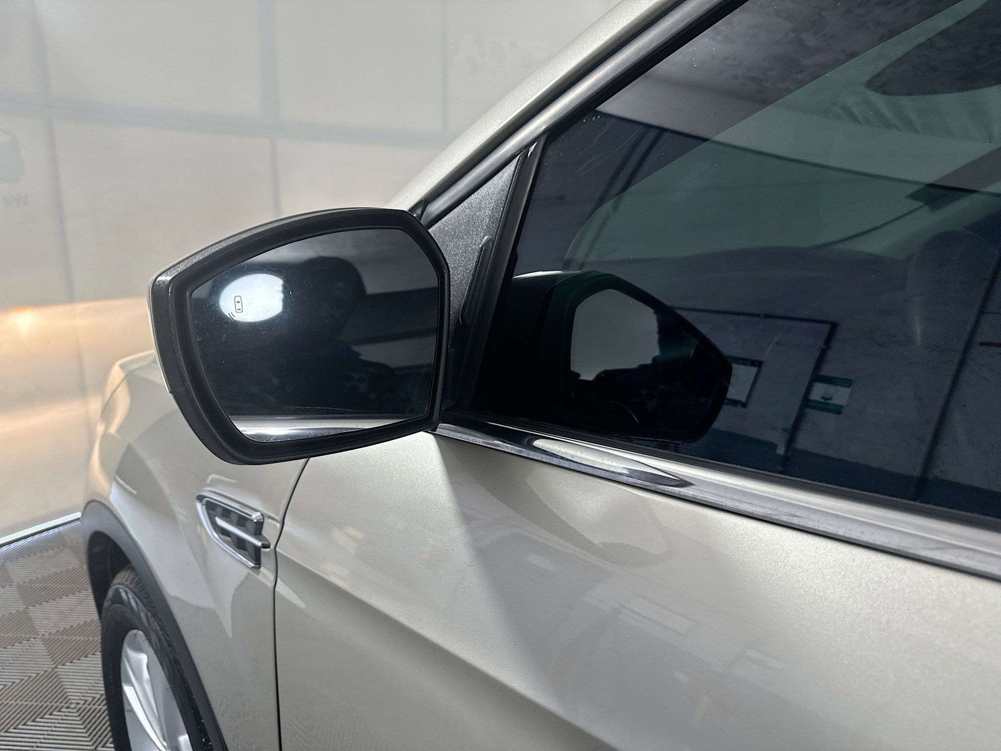Used 2018 White Gold Metallic Ford SEL image 10