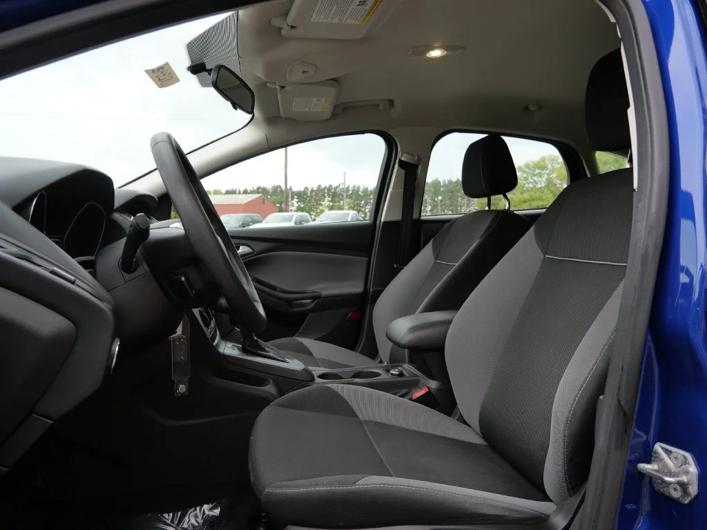 Used 2012 Blue Ford SE image 21