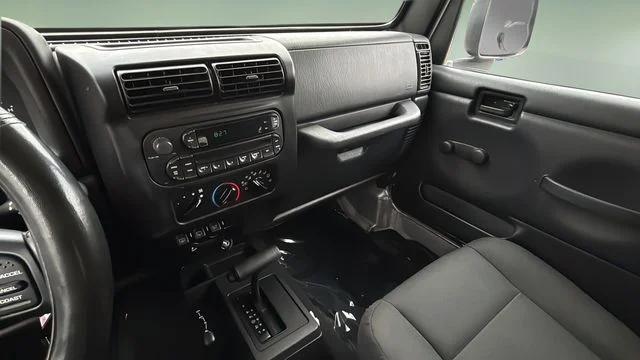 Used 2006 Silver Jeep Unlimited image 24