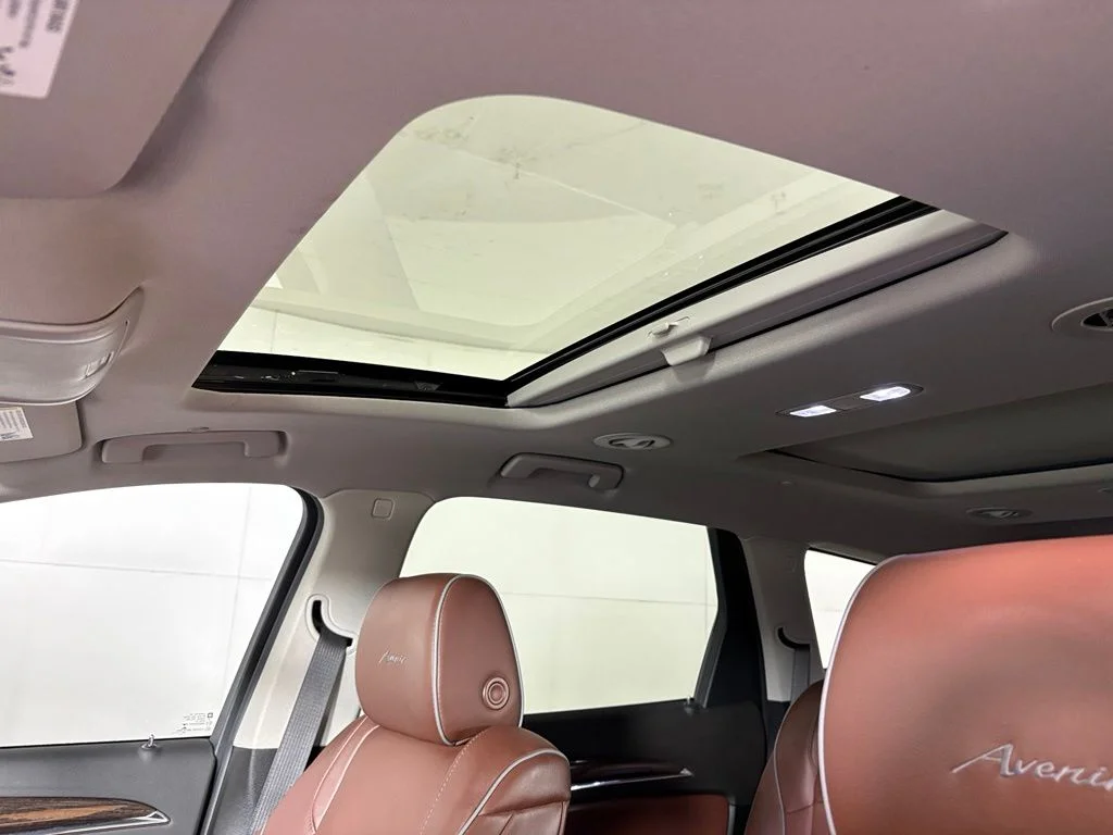 Used 2020 White Buick Avenir image 19