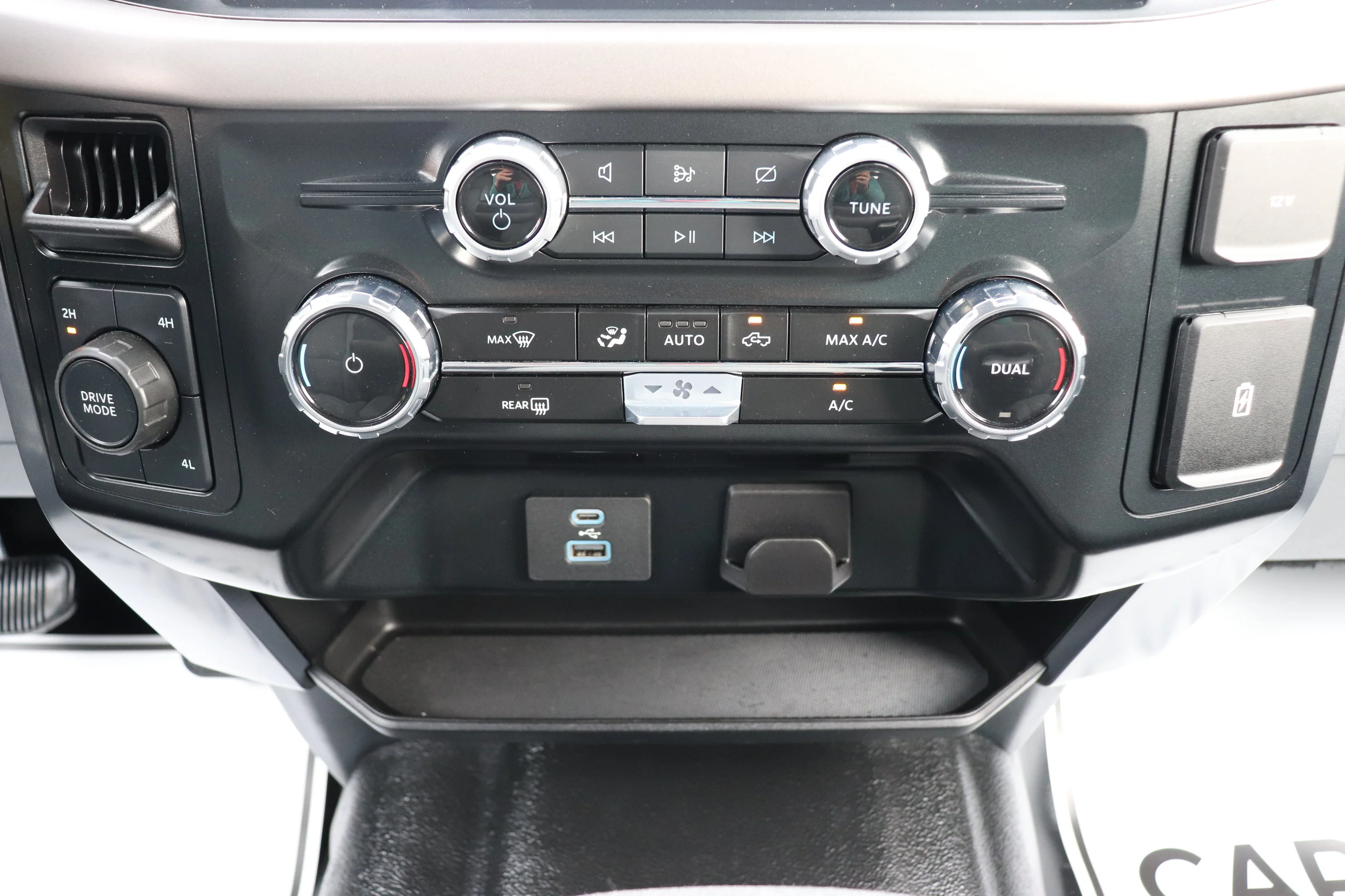 Certified Used 2024 OXFORD WHITE Ford XLT image 15