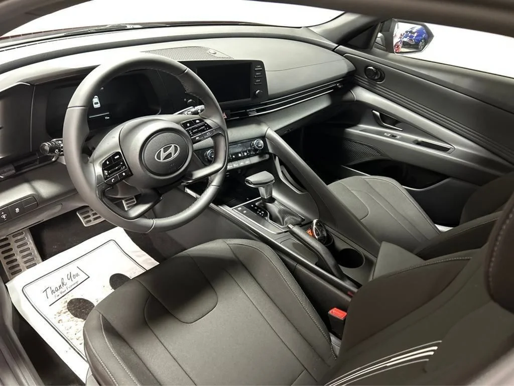Used 2025 Red Hyundai SEL Sport image 29
