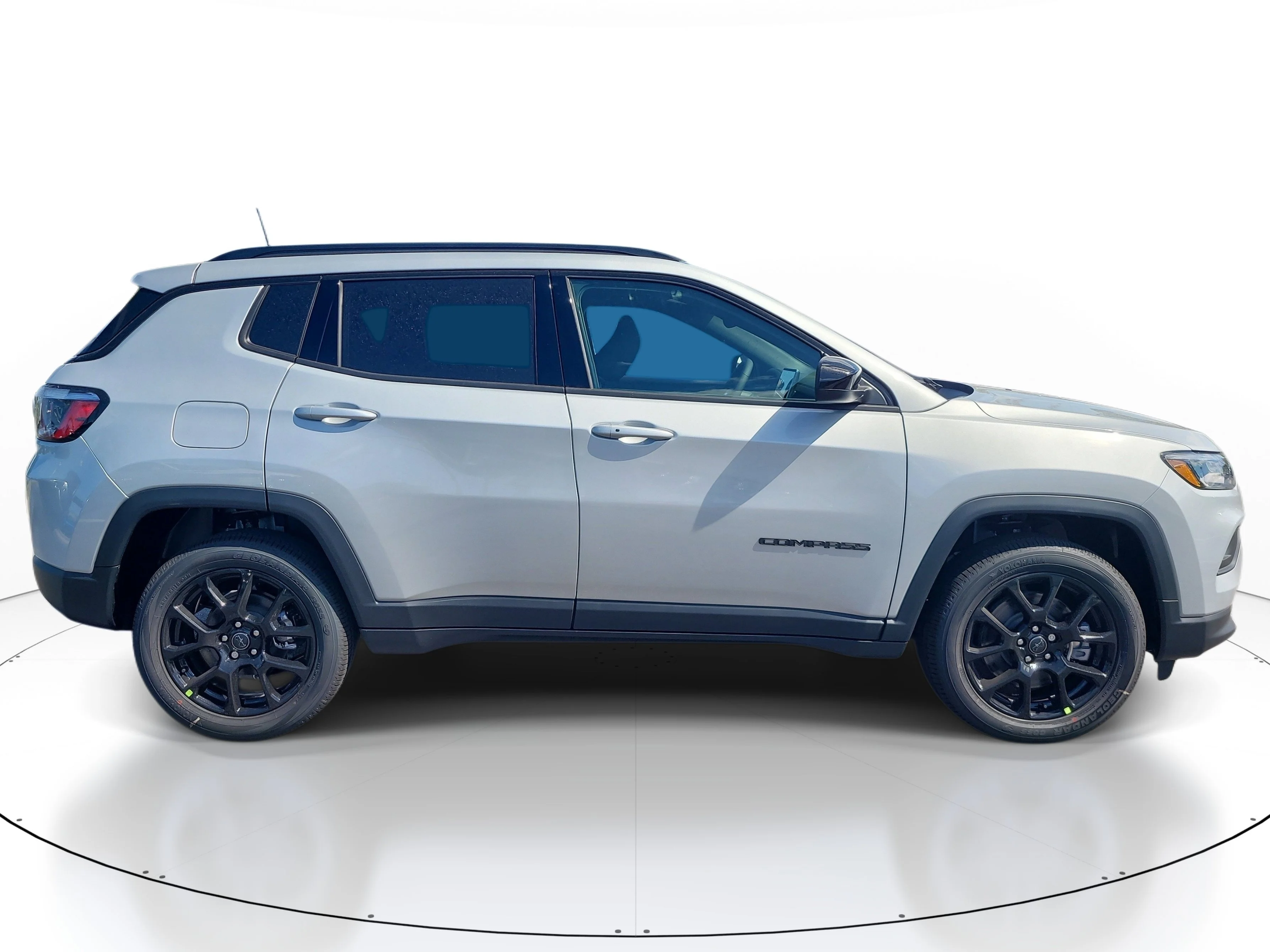 New 2026 Silver Zynith Metallic Clearcoat Jeep Latitude image 5