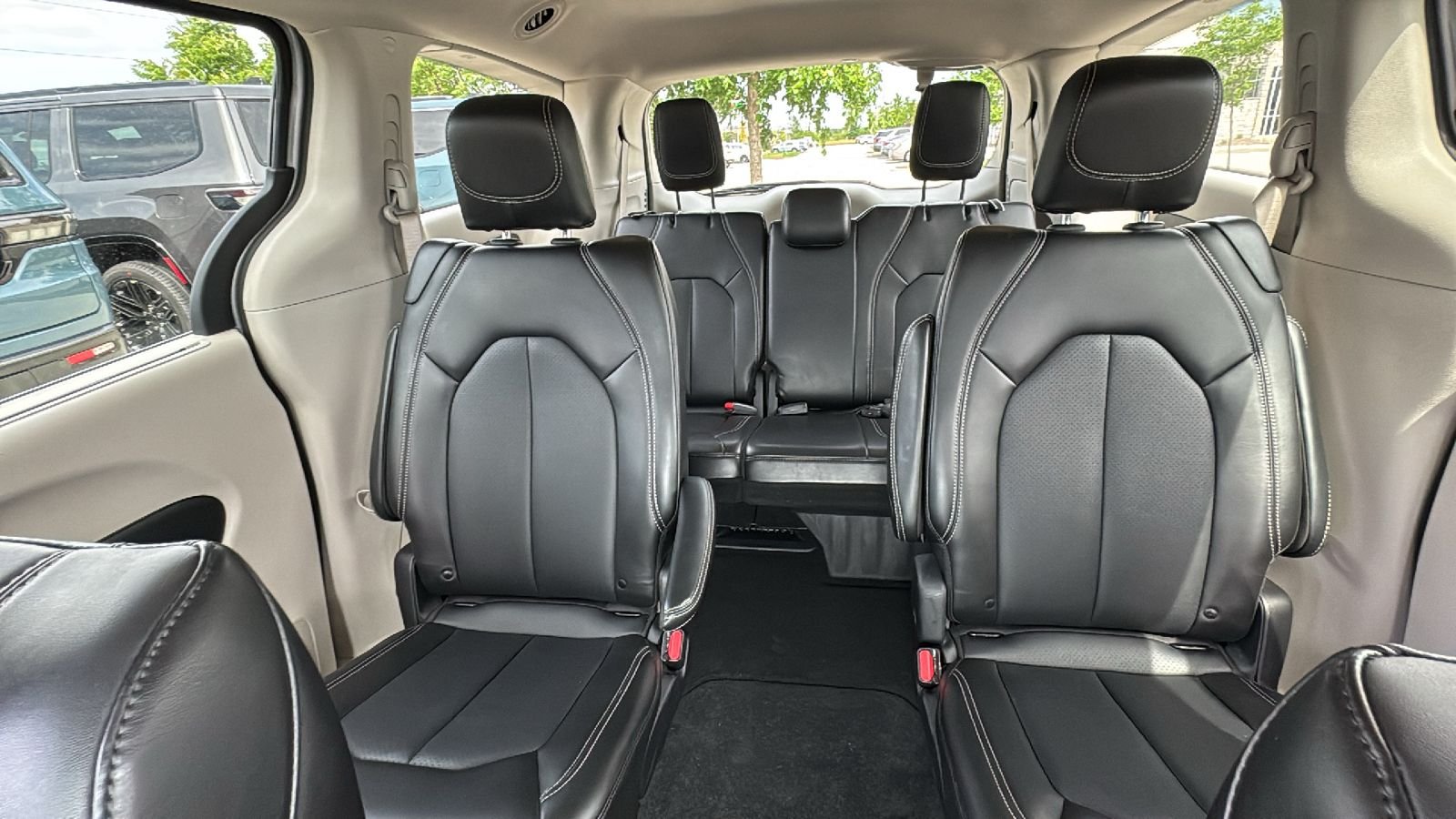 Used 2024 Silver Chrysler Touring L image 28