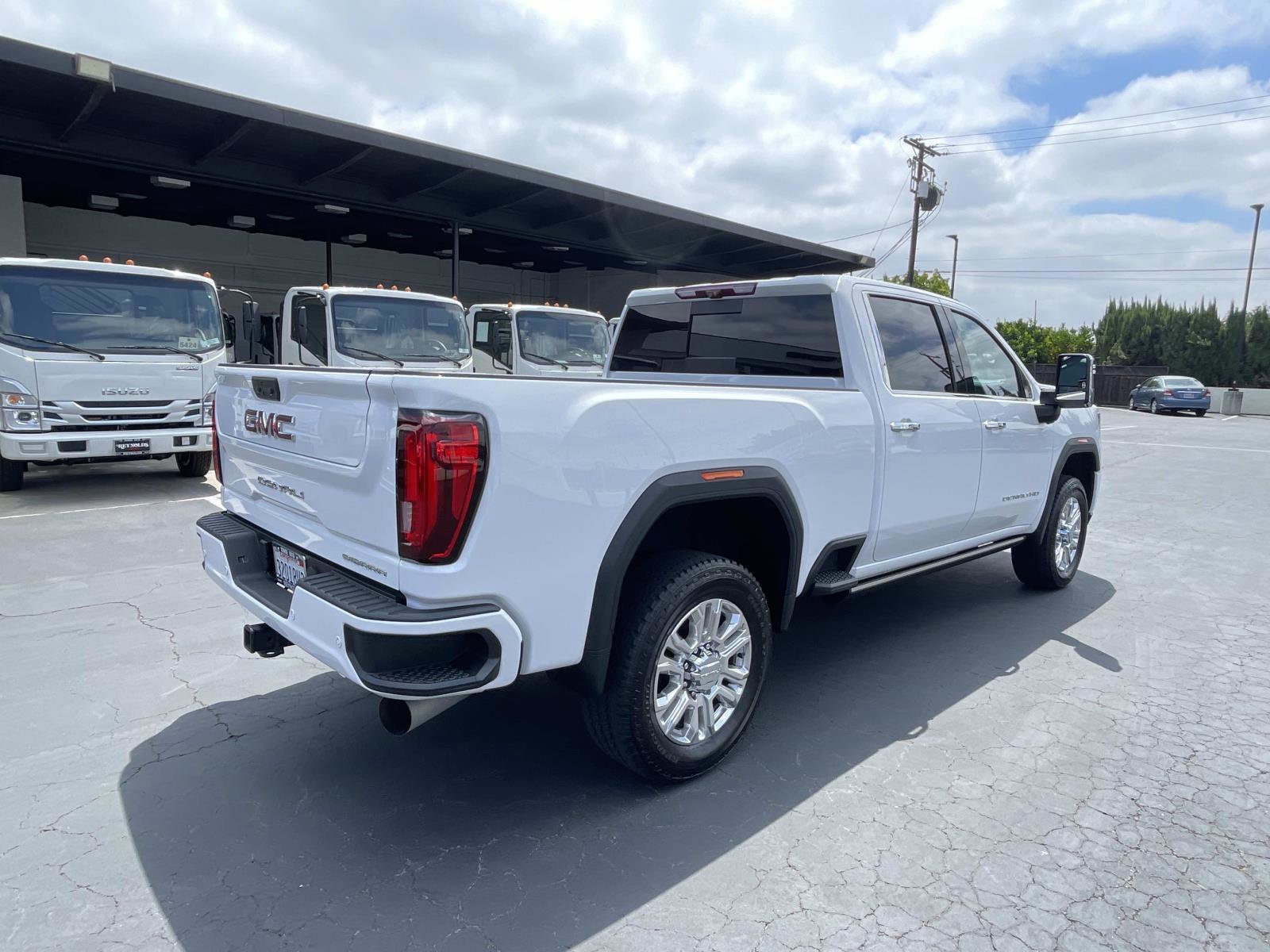 Used 2023 Summit White GMC Denali image 5